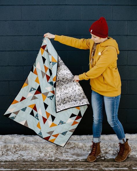 Get 4 tips from Suzyquilts.com for quilting with minky or faux fur and make your next quilt the snuggliest, cuddliest one ever! #quiltingtutorial #learntoquilt #babyquilts #quiltfabrics Soft Quilt Backing, Quilt With Minky Backing, Mountain Quilt Pattern, Suzy Quilts, Summer Haze, Soft Quilt, Quilting 101, Mountain Quilts, Quilt Backing