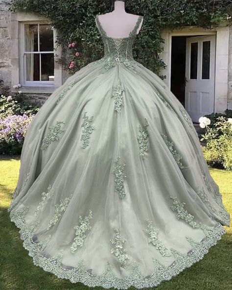 Light Green Quince Dress, Sage Quinceanera Dress, Sage Green Quince Dress, Light Green Wedding Dress, Quinceanera Dress Green, Sage Green Quinceanera Theme, Corset Quinceanera Dresses, Light Green Quinceanera Dresses, Sage Green Ball Gown