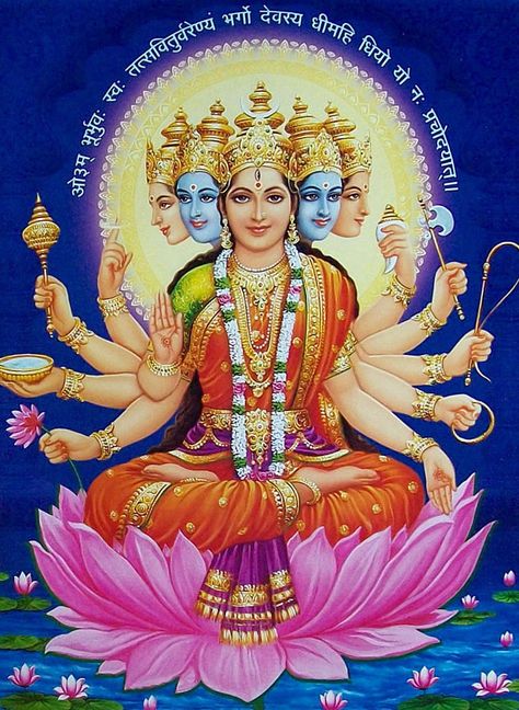 HINDUISMO - 41. Da série: Manifestações da Shakti - "O nome Gayatri representa um tipo especial de métrica utilizada nos Vedas. Muitos hinos dos Vedas utilizam essa métrica, mas há um hino em especial que é chamado Gayatri Mantra. A deusa Gayatri é uma forma de Sarasvati, associada aos Vedas, uma representação feminina de Brahma. Ela costuma ser representada sentada sobre um lótus vermelho, com cinco cabeças." (Fonte: Roberto de A. Martins, para o site Shri Yoga Devi.) - गायत्री माता, Gayatri Goddess, Devi Gayatri, Gayatri Mata, Goddess Gayatri, Hindu Goddesses, Sri Devi, Devi Maa, Gayatri Devi