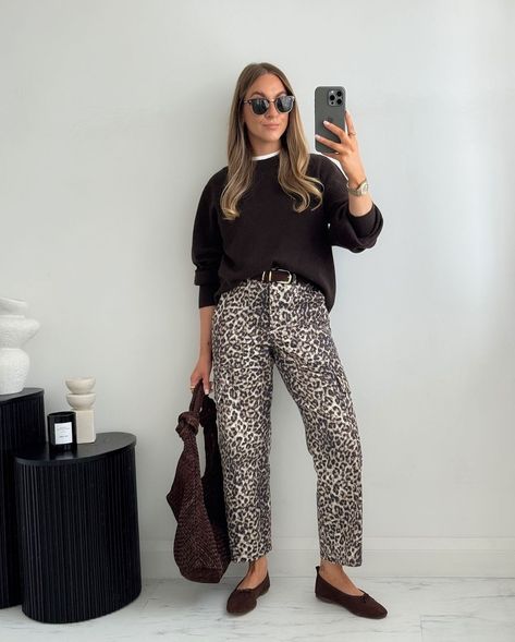 Leopard Denim Outfit, Denim And Leopard Outfit, Leopard Pants Outfit Winter, Cheetah Jeans Outfit, Leopard Pants Outfit 2024, Leopard Jeans Outfit 2024, Leopard Print Jeans Outfit, Cheetah Print Pants Outfit, Animal Print Pants Outfit