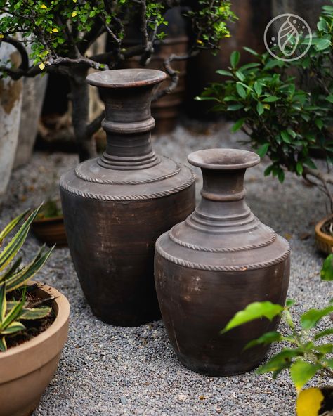 Elevate your garden space with the timeless beauty of earthen pots. Crafted to bring a touch of nature’s charm, these unique pieces blend seamlessly into any green sanctuary. #EarthenPots #GardenDecor #NaturalDesign #OutdoorLiving #EcoFriendly #GardenInspo #GreenSpaces #HandcraftedPots #Terracotta #CocoonTerragarden #LandscapeDesign #HomeDecor #SustainableLiving #GardenVibes #pottery Earthen Pots, Garden Spaces, Nature Design, Sustainable Living, Timeless Beauty, Landscape Design, Unique Pieces, Outdoor Living, Garden Decor