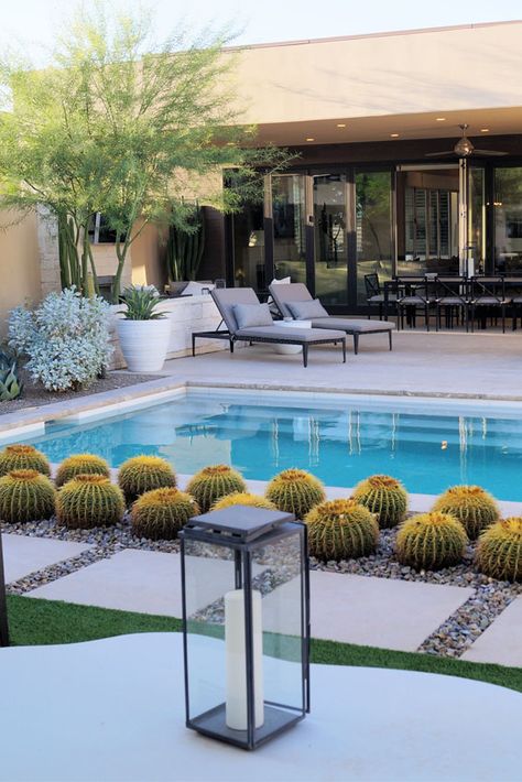 Modern Mediterranean Backyard Pool, Modern Patio With Pool, Desert Oasis Backyard Swimming Pools, Modern Swimming Pools Backyard, Modern Desert Landscaping Backyards, Desert Landscaping Backyard Pool, Hardscape Around Pool, Desert Pool Design, Desert Pool Ideas