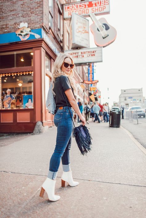 AN AFTERNOON ON BROADWAY | #MOVEYOURLEE – Hunter Premo Nashville Outfits Summer, Nashville Outfits Spring, Nashville Style Outfits, Tennessee Outfits, Mom Working, Fest Outfits, Nashville Trip, Nashville Style, Looks Country