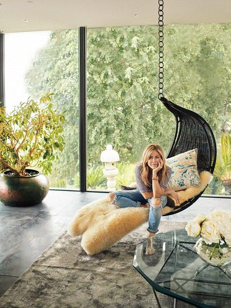 'There's nowhere else I want to be': Jennifer Aniston has opened the doors to the stunning... Jennifer Aniston House, Jennifer Garner Elektra, Architectural Digest Magazine, Jeniffer Aniston, Jennifer Aniston Style, Jenifer Aniston, Jen Aniston, Justin Theroux, Design Salon