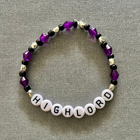 ACOTAR inspired High Lord of the Night Court bracelet. Please indicate wrist size in notes and allow for added ¼ in for comfort. Acotar Friendship Bracelet, Bookish Bracelet Ideas, Acotar Bracelet, Bookish Birthday, Book Bracelets, Acotar Rhysand, Bracelets Inspiration, Diy Kandi Bracelets, Lord Of