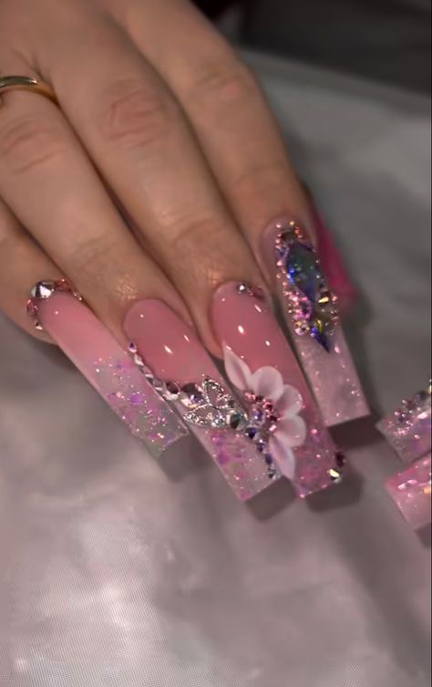 Pink Christmas Acrylic Nails, Pink Glam Nails, Pink Bling Acrylic Nails, Pink Bday Nails, Pink Bling Nails, Wedding Nail Art Design, Long Acrylic Nail Designs, Nails Design With Rhinestones, Christmas Nails Acrylic