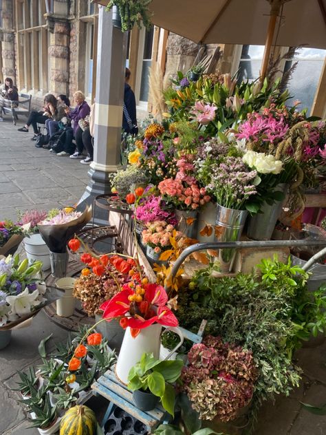 Floral florist flowers bouqet romance romantic bristol train station aesthetic spring summer england uk goals pretty beautiful colourful Bristol England Aesthetic, Bristol Uk Aesthetic, Bristol Aesthetic, Train Station Aesthetic, Station Aesthetic, Carlos Sainz Lando Norris, Clifton Village, University Abroad, Charles Leclerc Ferrari