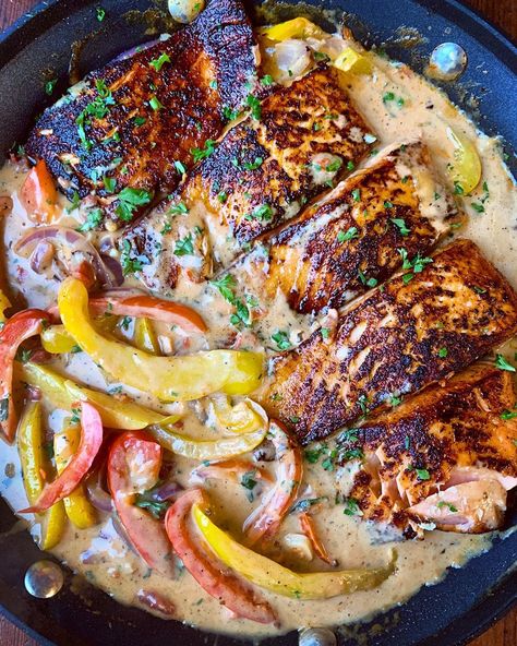 Diane Morrisey's Blackened Salmon in Cajun Cream Sauce Anna Chwistek, Quick And Healthy Dinner Ideas, Best Salmon Recipe, Cajun Sauce, Breakfast Soup, Healthy Dinner Ideas, Bell Pepper Recipes, Healthy Salmon Recipes, Pan Seared Salmon