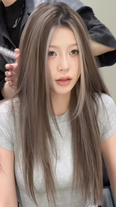 Dark And White Hair, Ash Hair Colour, White And Brown Hair, Brown White Hair, Oreo Hair, 2a Hair, Hair Color Asian, Grey Hair Dye, Korean Hair Color