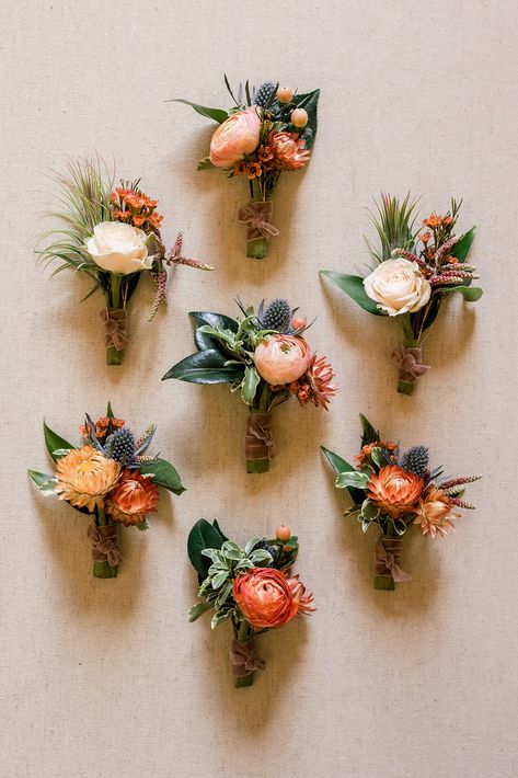 For a "citrus hued sunset" vibe for Kyle and Jordan, floral designer Tabitha Abercrombie of Winston and Main Floral mirrored the larger flower arrangements with a mix of Ranunculus, Strawflower, air plants, Sumac, wax flower, thistle and spray rose. Photo: Brett Loie Photo Desert Wedding Boutonniere, September Boutonniere, Strawflower Boutonniere, Grooms Flowers Boutonniere, Autumn Boutonniere, Dahlia Boutonniere, Thistle Wedding Flowers, Desert Inspired Wedding, Desert Wedding Ideas