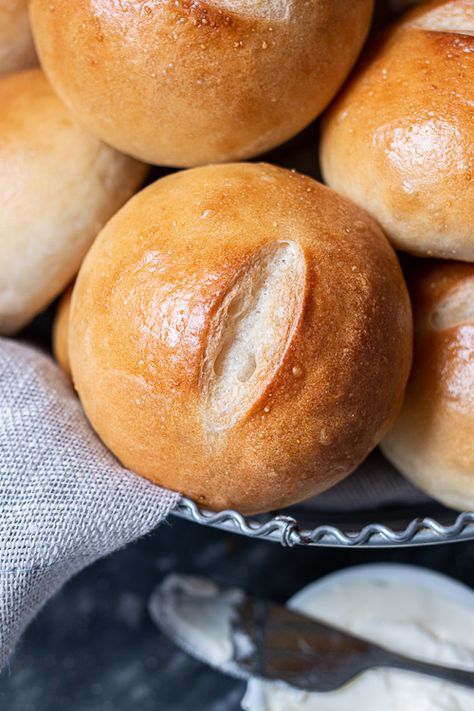 French Bread Rolls French Bread Dinner Rolls, French Dinner Rolls Recipe, French Bread Rolls Recipe, Crusty Rolls Recipe, French Rolls Recipe, French Bread Rolls, Homemade Pastas, Best Garlic Bread Recipe, French Rolls