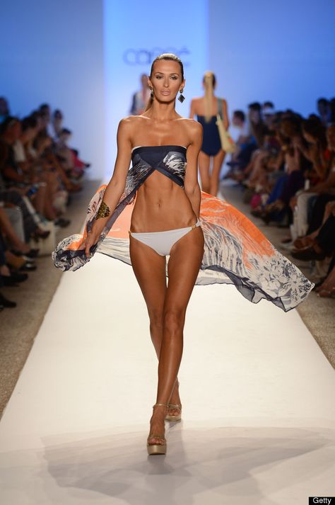 Caffe Swimwear at the @Mercedes-Benz USA Fashion Week Swim 2013 #runway #fashion #swim #style Bi̇ki̇ni̇ Model Catwalk, Swimwear Runway, Swimsuit Runway, Swimwear Photography, Resort Wear Beach, Model Runway, Fashion Figure Drawing, Fashion Figures, Monokini