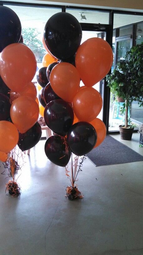 Great balloon bouquets for a Cincinnati Bengals party. Bengals Party Ideas, Cincinnati Bengals Birthday Party, Cincinnati Bengals Party, Bengals Party, Football Banquet, Football Wedding, Football Baby Shower, Birthday Party Balloons, Cincinnati Bengals Football