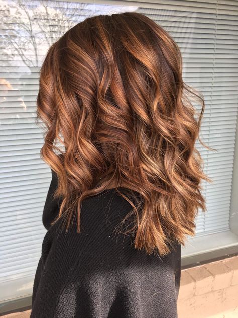 Baylage Blonde, Blonde Brown Hair Color, Auburn Blonde, Medium Brown Hair Color, Rambut Brunette, Warm Highlights, Medium Brown Hair, Hair Color Auburn, Caramel Highlights