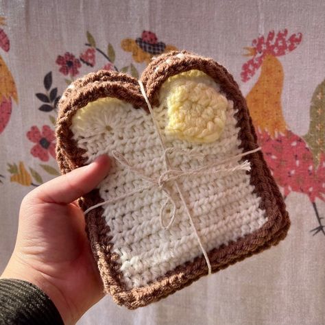 Cute Crochet Food, Bread Crochet, Crochet Bread, Coasters Cute, Food Crochet, Buttered Toast, Toasters, Crochet Food, Crochet Goodies