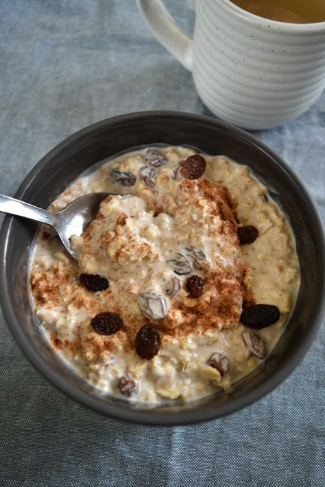 Healthy Cinnamon Raisin Overnight Oats | Hint of Healthy Raisin Overnight Oats, Low Calorie Overnight Oats, Oats With Yogurt, Sugar Free Breakfast, Healthy Foods To Make, Oat Recipes Healthy, Overnight Oats Recipe Healthy, Low Calorie Breakfast, Overnight Oats Healthy