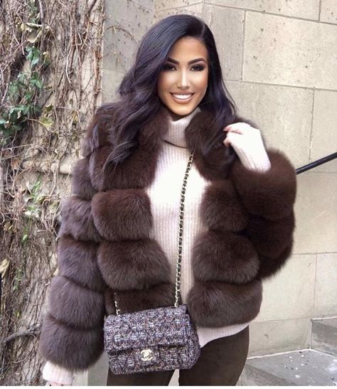 Fur Shawl Outfit, Girls Fur Coat, Fur Jacket Women, Luxury Jacket, Fox Fur Jacket, Clothes Stand, Coat Stand, Real Fur Coat, Outwear Women