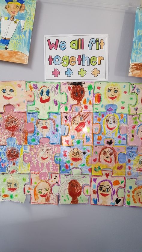 Friends Theme Preschool Crafts, Preschool Art Friendship, Working Together Crafts Preschool, We Fit Together Puzzle, Love Art Preschool, Puzzle Craft Preschool, Friendship Art Ideas For Preschoolers, Diversity In The Classroom Activities, Racial Harmony Craft Preschool