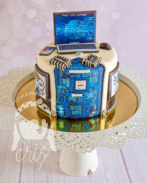 Homemade by Cris on Instagram: “Artificial intelligence cake 😁 Happy 10th birthday, Marco! The future is yours! 💙 #computercake #computercakes #aicake #technology…” Tech Cake Ideas, Computer Engineer Cake, Coding Cake Computer, Cake Computer, Birthday Cake For Brother, Gray Cake, Computer Cake, Birthday Cake For Husband, Cake For Husband