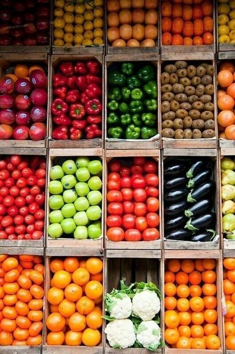 Fruit And Veg Shop, Vegetable Shop, Decoration Vitrine, Fruit Displays, Fruit And Vegetable Storage, Fruits Photos, Fruit Display, Fruit Shop, Healthy Meals For Two