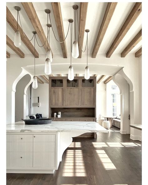 RuardVeltmanArchitecture on Instagram: “Maine Morning Sun in the Kitchen :: RV #ruardveltmanarchitecture #maineconstruction #yarmouthmaine #RVAtravelstoMaine - Interiors by Julia…” Ruard Veltman, Gorgeous Kitchens, Wood Interiors, Kitchen Islands, Morning Sun, Large Kitchen, Home Design Decor, Open Kitchen, Custom Home Builders