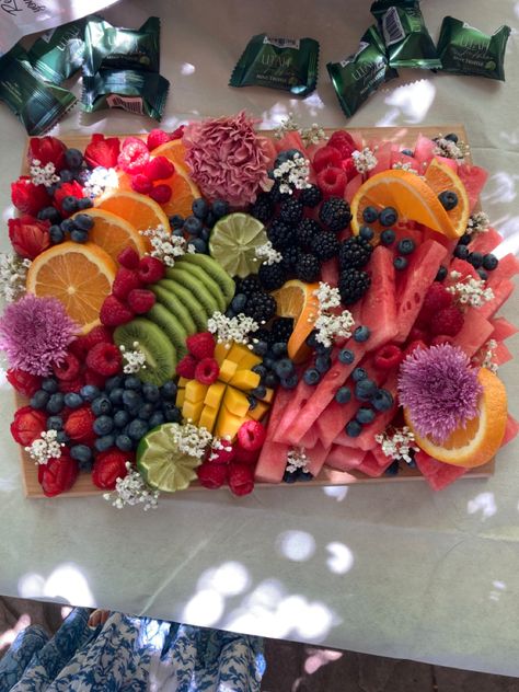 Fruit Platter With Flowers, Flower Themed Party Snacks, Garden Party Fruit Display, Fruit Decoration Ideas For Party, Wildflower Party Food Ideas, Flower Fruit Platter, Floral Themed Desserts, Fruit Theme Bachelorette, Charcuterie Board Garden Party