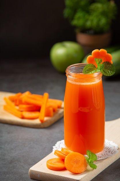 Healthy drink, fresh carrot juice Free P... | Free Photo #Freepik #freephoto #food #leaf #glass #organic Healthy Eating Smoothies, Abc Juice, Carrot Juice Recipe, Carrot Smoothie, Veggie Smoothies, Fresh Fruit Juice, Organic Juice, Healthy Drink, Milk Shakes