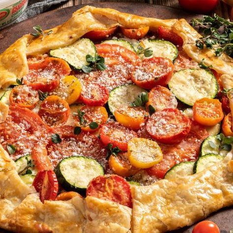 Tomato And Zucchini Crostata, Pie Savoury, Tomatoes And Zucchini, Vegetable Pie, Tomato Tart, Veggie Side Dishes, Egg White, Tomato Recipes, Side Recipes