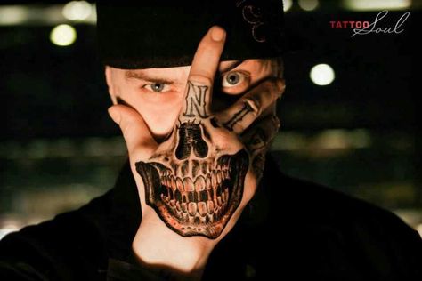 I want Tato 3d, Herren Hand Tattoos, Tatoo 3d, Skull Hand Tattoo, Tattoo Placements, D Tattoo, Skeleton Hand Tattoo, Tiny Tattoo, 3d Tattoos