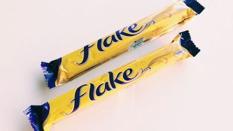 Cadbury's Flake chocolate bars don't melt and here's why Cadbury Flake, Nothing Makes Sense, Flake Chocolate, Mars Bar, Chocolate World, Dairy Milk, Chocolate Bars, Mind Blowing, Chocolate Bar