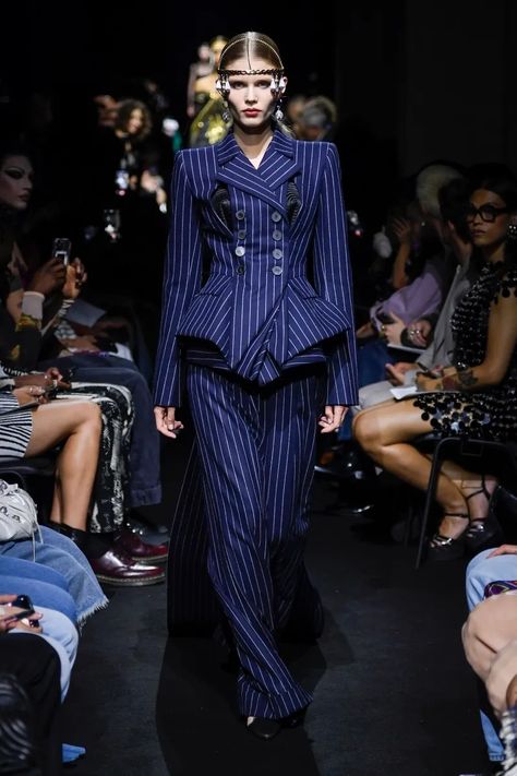 Vivienne Westwood Suit, Vivienne Westwood Jeans, Fall 2023 Couture, Fashion Show Themes, Jean Paul Gaultier Haute Couture, 2023 Couture, Chic Fall Fashion, Elie Saab Couture, Concept Clothing