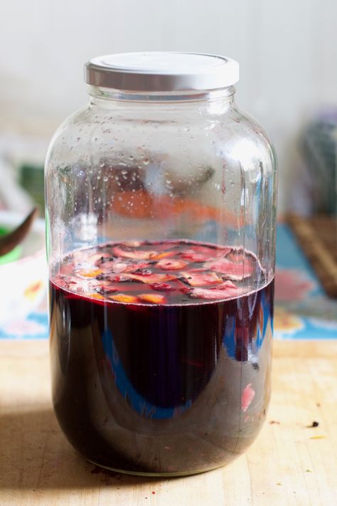 Elderberry Liqueur Recipe, Liquor Infusions, Homemade Spirits, Homemade Booze, Mock Cocktails, Homemade Liqueur Recipes, Wine Making Recipes, Diy Alcohol, Infused Liquors