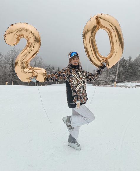 Balloons Ski Snow Ice Ski Birthday Party Ideas, Snow Birthday Photoshoot, Snow Photoshoot Aesthetic, Funny Snow Pictures, Winter Birthday Photoshoot, Winter Birthday Aesthetic, Snowshoe Wv, Cute Gym Bag, Snow Party