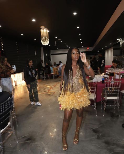 Sweet 16 Dresses Black Women, Gold Birthday Dress, 15 Birthday Dresses, 19th Birthday Outfit, Sweet 16 Pictures, Homecoming 2024, Sweet 16 Outfits, Birthday Dress 21st, 18th Birthday Outfit