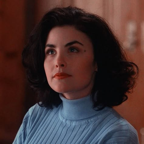 Audrey Twin Peaks, Twin Peaks Characters, Twin Peaks Fashion, Twin Peaks Girls, Audrey Horne, Sherilyn Fenn, Face Parts, Black Lodge, Laura Palmer