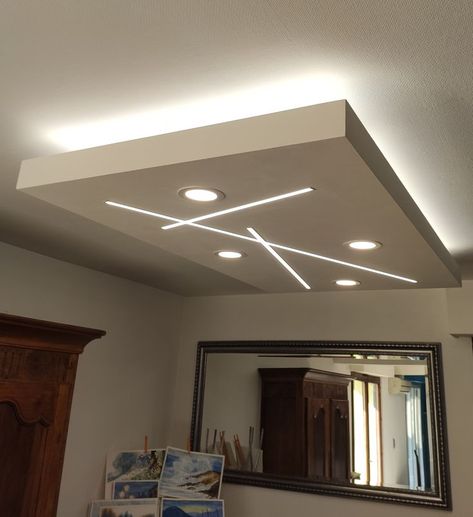 Installation de dalles LED et de profilés (avec ruban LED), encastrés dans un faux plafond. Réalisez vous aussi ce type d'éclairage grâce aux produits ByLED Led Profile, False Ceiling, Bathroom Lighting, Lighted Bathroom Mirror, Bathroom Mirror, Ceiling, Mirror, Led, Furniture