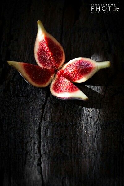 Macro Fotografie, Vegetables Photography, Dark Food Photography, Food Photography Inspiration, Fruit Photography, Food Photography Styling, Fruit And Veg, Food Presentation, Photographing Food