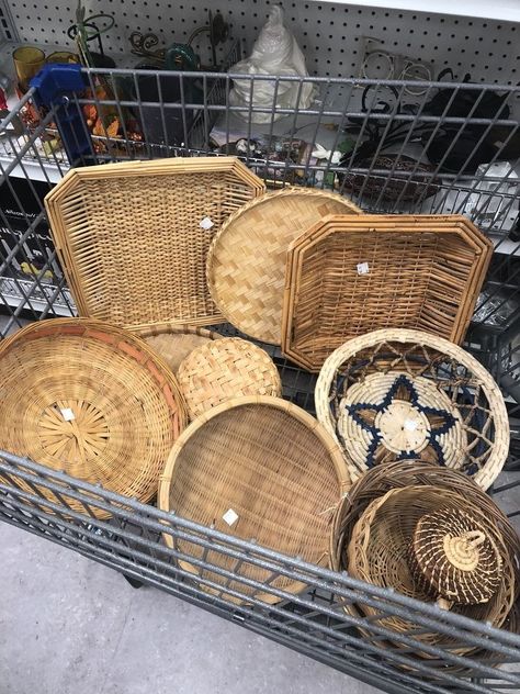 If you know me you know I’m obsessed with a good basket wall! This is a trend that I can’t let go of. When it comes to basket walls I do not strive for perfection. What I think is cool about them is the imperfection! Baskets add so much to a space like color, texture, and warmth. The coolest thing about this project is its easy, affordable, and anyone can do it!    Gather supplies:   Baskets  Hammer  Nails         play around with patterns on the floor. I always start in the center wi… Bedroom Basket Decor, Large Wall Baskets, How To Decorate With Wall Baskets, Basket Walls Boho Living Room, Basket Walls Boho, Diy Basket Wall, Wicker Basket Wall Art, Basket Walls, Grunge Room Ideas