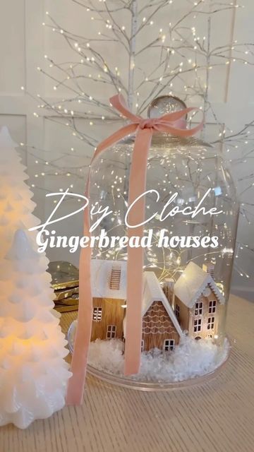 Gingerbread House Table Centerpiece, Gingerbread Snowglobe, Christmas Cloche Ideas, Diy Gingerbread Houses, Glass Cloche Decor, Homemade Gingerbread House, Ginger Bread House Diy, Cloche Decor, Diy Gingerbread