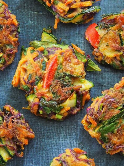 Quick Vegetable Pakoras | Healthy Home Cafe Healthy Vegetable Sides For Dinner, Vegetable Recipe Ideas, Vegetable Patties Healthy, Pakora Recipe Vegetable, Dinner Ideas Vegetables, Vegetable Indian Recipes, New Recipes For Dinner Veg, Fancy Vegetarian Recipes, Indian Veggie Sides