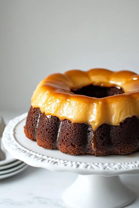 Creamy Flan, Chocoflan Cake, Impossible Cake, Chocoflan Recipe, Chocolate Flan, Devils Food Cake, Rich Chocolate Cake, Mexican Dessert, Box Cake Mix