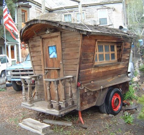 Merchant Wagon, Tiny Home Shed, Tiny House Plans Small Cottages, Wooden Shack, Tiny Mobile House, Tiny House Camper, Craft Shed, Outdoor Tub, Back Photo