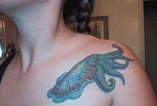 Cuddle Fish Tattoo, Cuttlefish Tattoo, Cuddle Fish, Totem Pole Art, Nights In The City, Pole Art, Ocean Tattoos, Octopus Tattoo, Fish Tattoo