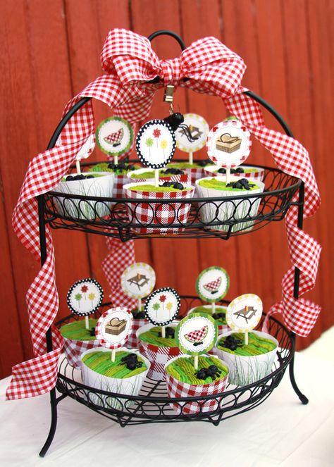 Picnic Bday, Watermelon Picnic, Happy First Day Of Summer, Bbq Theme, Cute Picnic, Cake Stand Ceramic, Picnic Theme, Picnic Inspiration, Picnic Decorations