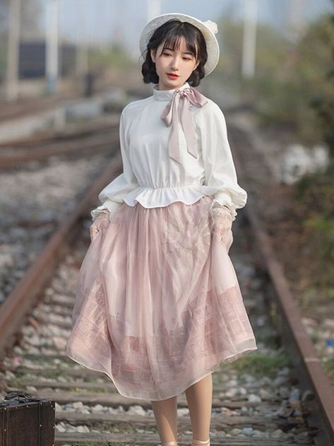 Skirt Cape, Lace Cape, Skirt Elegant, Dream Outfits, Blouse Skirt, Hem Blouse, Flowy Skirt, Balloon Sleeves, Lolita Fashion