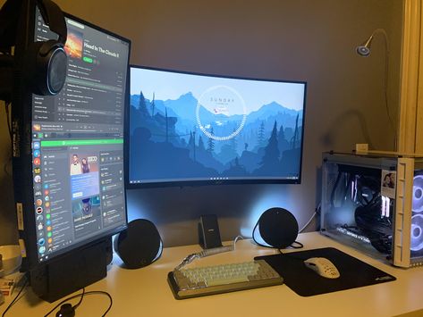 Double Monitor Setup Gaming, Pc Monitor Setup, Dual Monitor Setup Gaming, Vertical Monitor Setup, 3 Monitor Setup, Dual Monitor Desk Setup, Double Monitor Setup, Gaming Battlestation, Vertical Monitor