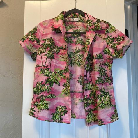 Hanauma Bay Originals Pink Hawaiian Shirt With Tree Detail. Never Worn, Great Condition! Size S Mouthwashing Uniform, Mouthwashing Aesthetic, Mouthwashing Daisuke, Hawian Shirt, Cute Pink Shirt, Mouthwashing Game, Mouth Washing, Pink Hawaiian Shirt, Tropical Top