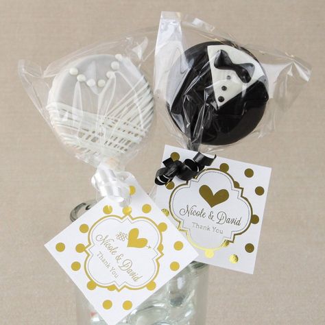 Bridal Chocolate Covered Oreo Pop Bridal Shower Chocolate, Oreo Cookie Pops, Pop Wedding, Elegant Wedding Ideas, Edible Favors, Chocolate Wedding Favors, Edible Wedding Favors, Wedding Chocolate, Elegant Wedding Favors