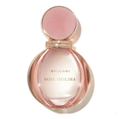 Blending rose and musks, the Bvlgari Rose Goldea Eau de Parfum celebrates femininity at its most romantic, seductive and passionate. Perfume Suggestions, Luxury Perfume Women, Bvlgari Fragrance, Bvlgari Perfume, Bvlgari Rose, Pretty Perfume Bottles, Pink Cosmetics, Space Nk, Perfume Lover