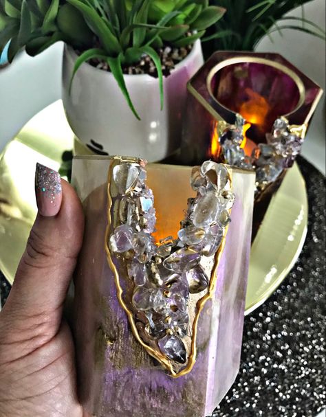 Geode Candle Holder, Geode Candle, Boho Farmhouse Living Room, Geode Resin Art, Resin Candle Holder, Indie Decor, Cement Flower Pots, Diy Candles Scented, Succulent Garden Design